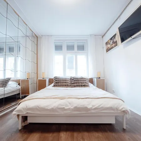 Luxe Art 88 Ultra Apartment