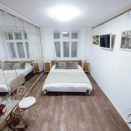 Luxe Art 88 Ultra Apartment *